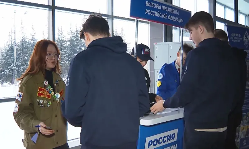 В Барнауле продолжают собирать подписи в поддержку Владимира Путина