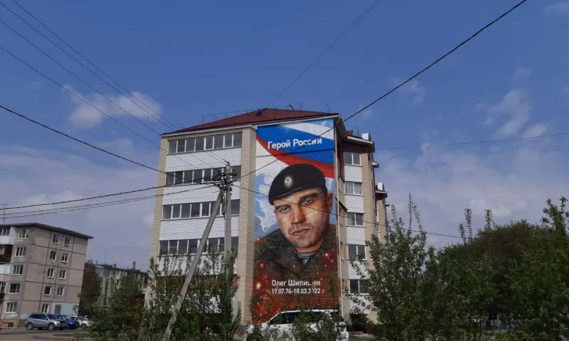 Мурал, посвящённый Герою России, завершили в Рубцовске