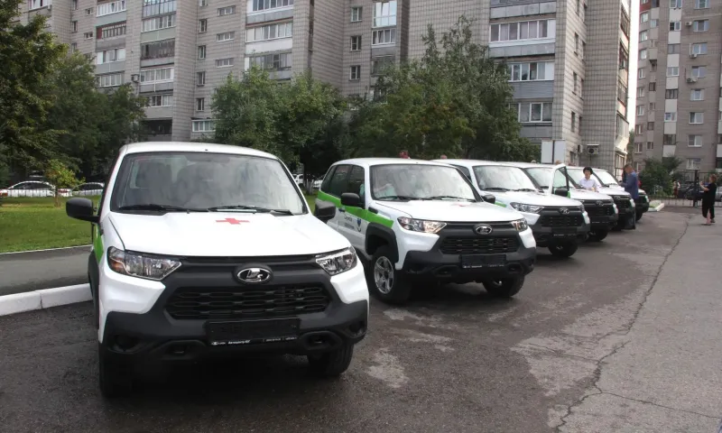 Медучреждения Алтайского края получили ключи от новых машин