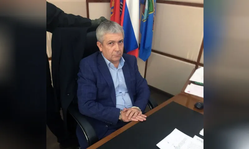 Бывшего начальника алтайской налоговой инспекции взяли под стражу в здании суда