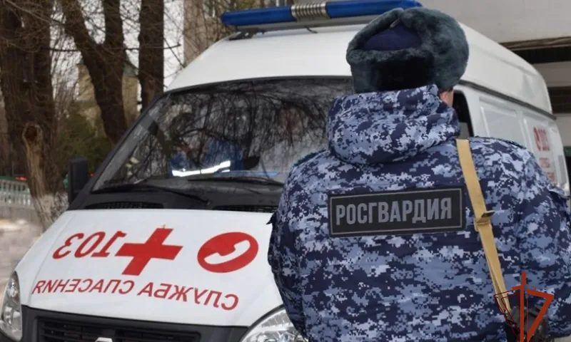 Бригада скорой помощи Рубцовска нажала тревожную кнопку, заподозрив неладное