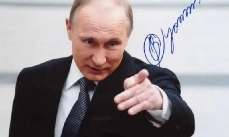 Автограф Путина продают за миллион рублей в Барнауле