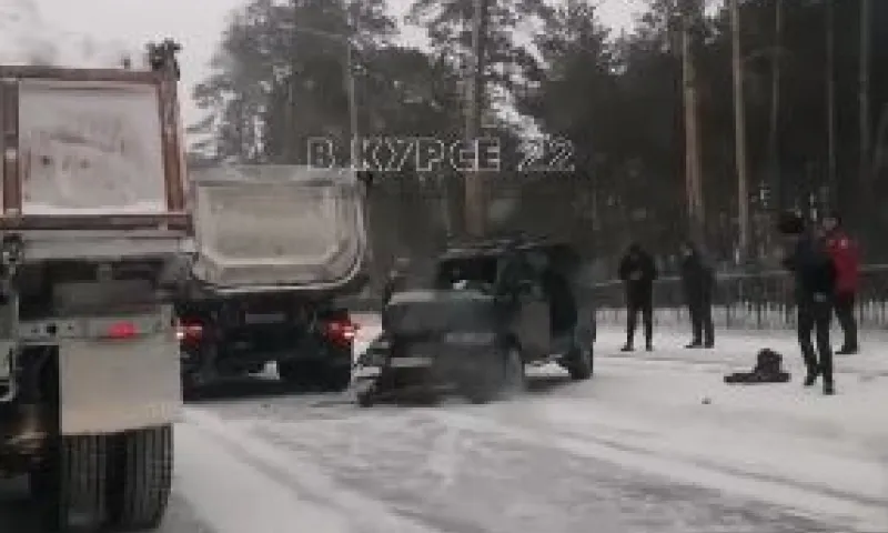 Жесткое ДТП произошло на шоссе Ленточный бор в Барнауле