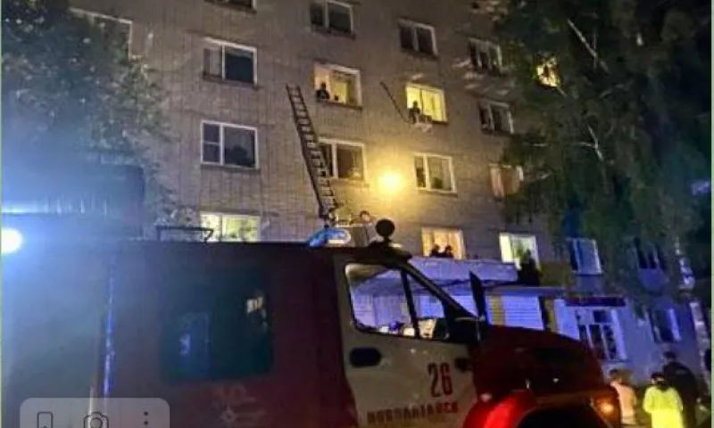 26 взрослых и трех детей спасли в ночном пожаре в Новоалтайске