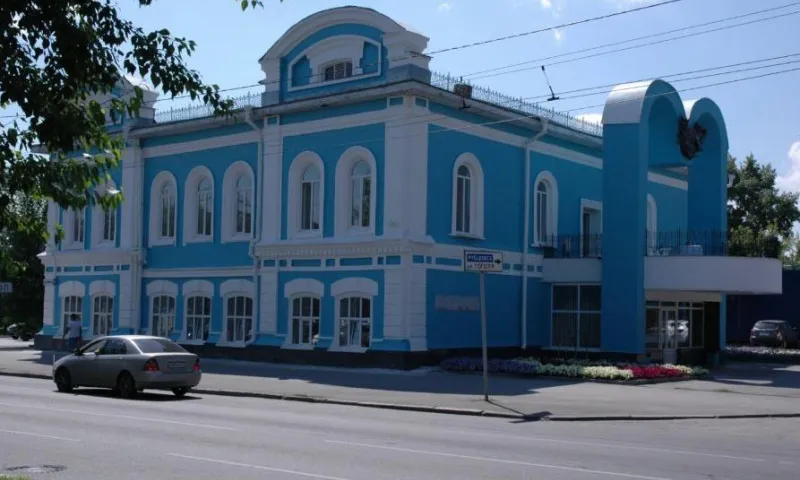 Около барнаульского Дворца бракосочетания ограничат парковку