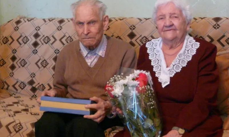 Коронную свадьбу – 75 лет совместной жизни – отметили супруги из Алтайского края