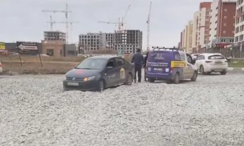 Жители Барнаула жалуются на отсутствие асфальта на участке дороги