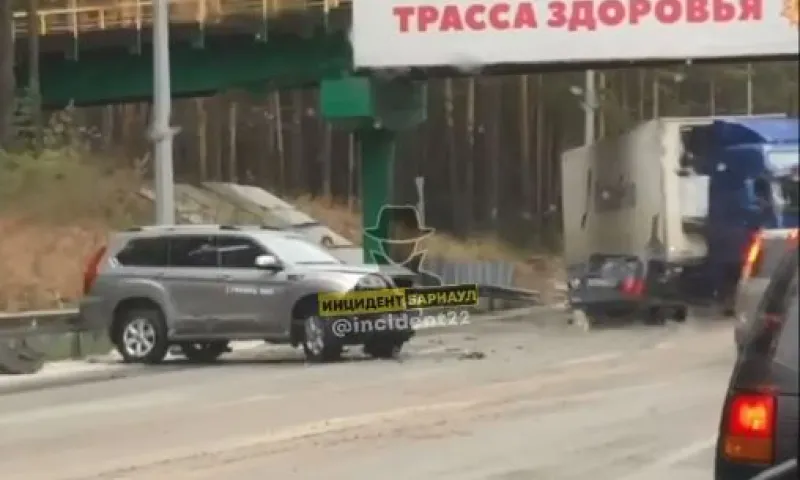 Серьезное ДТП произошло на шоссе Ленточный бор в Барнауле