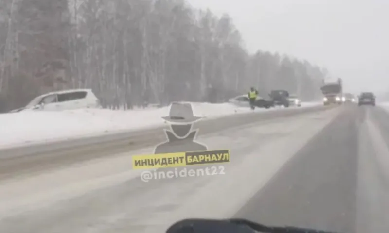 Три человека пострадали в аварии на Чуйском тракте в Алтайском крае