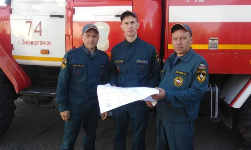 Сотрудники МЧС помогли семье, которая заблудилась в предгорьях Алтая