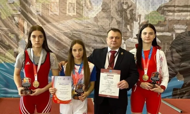 Алтайские спортсменки взяли золото на чемпионате Сибири по тяжелой атлетике