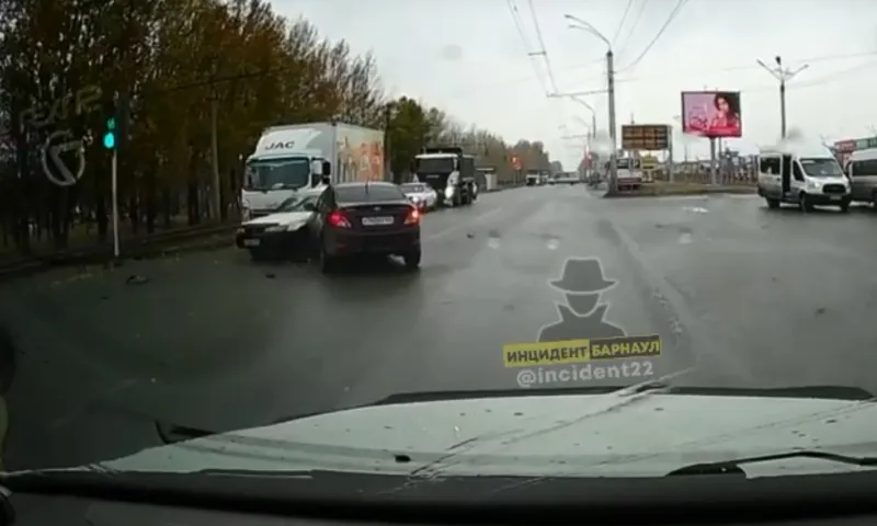 Жесткое ДТП произошло на дороге Барнаула