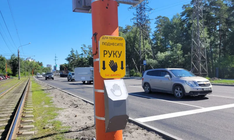 Три новых светофора заработали на аварийных участках дорог в Барнауле