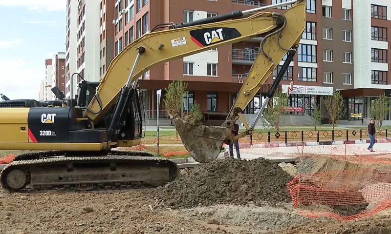 Сразу две автомобильные дороги строят в Барнауле на улице 65 лет Победы и проспекте Энергетиков