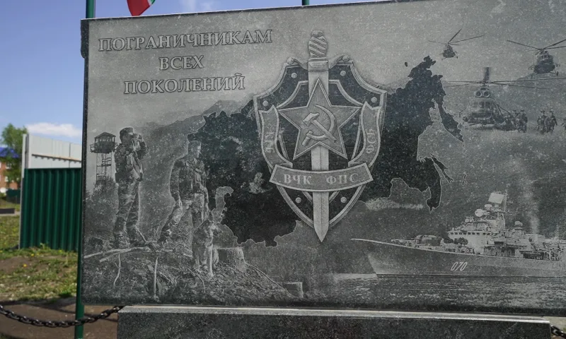 Памятник пограничникам установили в Залесовском муниципальном округе 