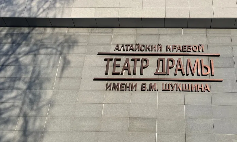 Рассказываем, какие спектакли стоит посмотреть в театрах Барнаула до конца мая