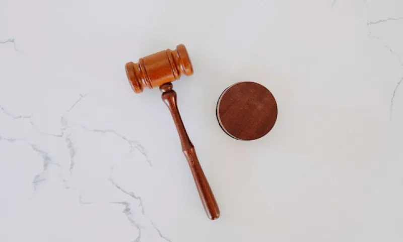 Суд вынес приговор похитившему деньги из кассы оператору заправочной станции в Бийске
