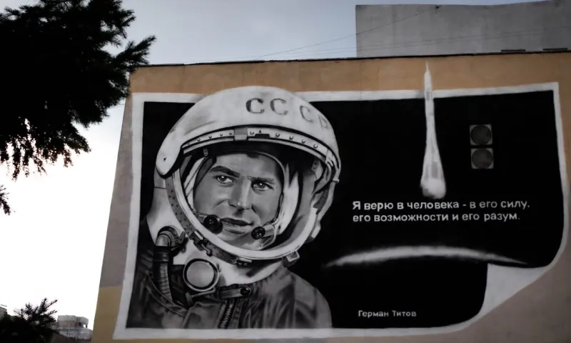 Что добавили на граффити с Германом Титовым на стене Алтайского госуниверситета