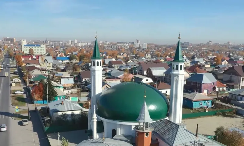 Духовные лидеры алтайских мусульман обсудили, как помочь мигрантам из Центральной Азии освоить русский язык