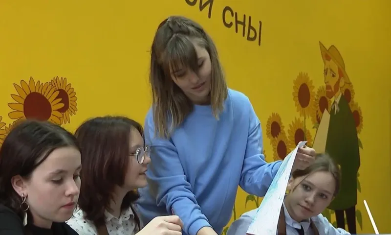 Барнаульская художница бесплатно проводит мастер-классы для детей из детских домов и интернатов