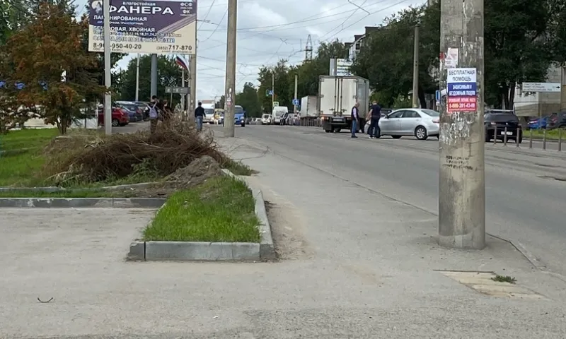 Движение трамваев оказалось заблокированным в результате ДТП в Барнауле