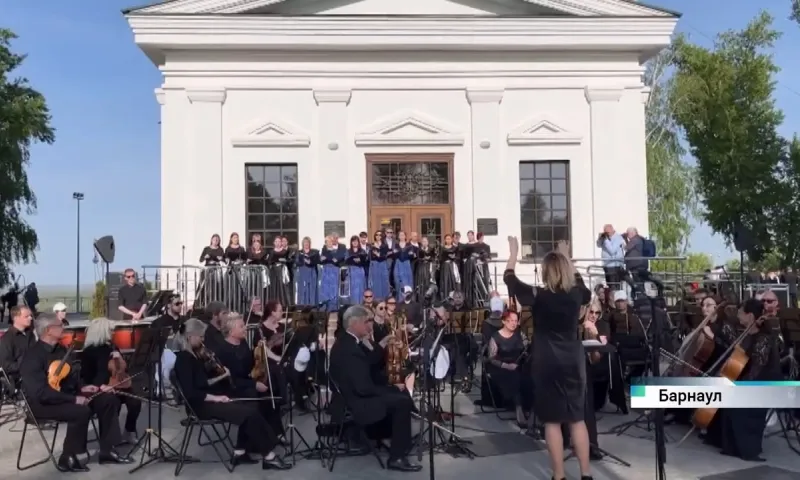 Концерт, посвящённый Дню славянской письменности и культуры, прошёл под открытым небом в Барнауле