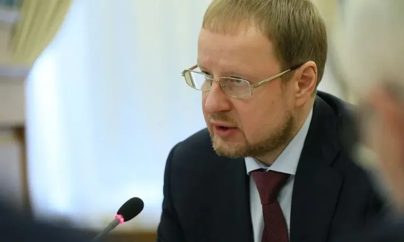 Виктор Томенко потребовал ускорить восстановление соцобъектов, пострадавших от урагана в Алтайском крае