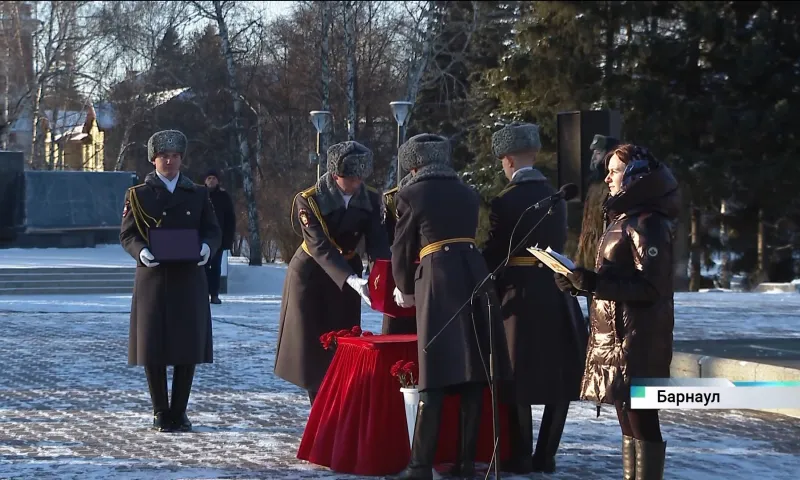 Торжественное прощание с красноармейцем Макаром Сидоровым прошло в Барнауле