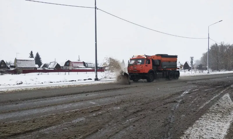 Более 400 единиц техники работало на дорогах Алтайского края за прошедшие сутки
