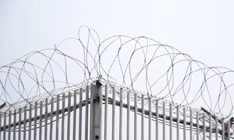 Больше пяти лет тюрьмы за распространение наркотиков получили подростки из Барнаула 