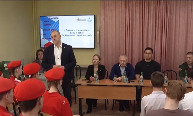 Около 7 тысяч барнаульских школьников стали участниками открытых уроков, посвященных патриотизму