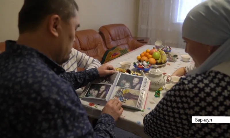 Алтайская семья живёт на два города