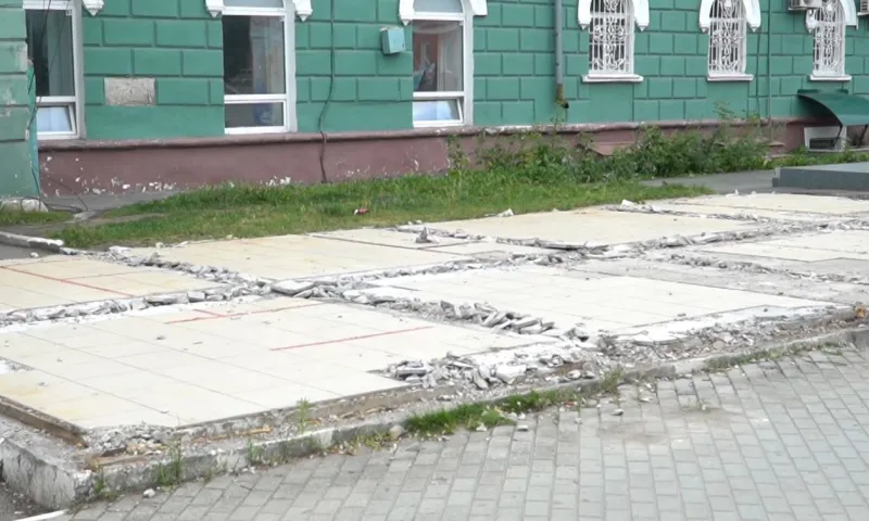 В Барнауле снесли старые ларьки возле ТЦ «Россия» 