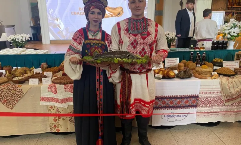 Гостей свадебного фестиваля в «Доме российской кухни» накормили блюдами старообрядческой алтайской свадьбы