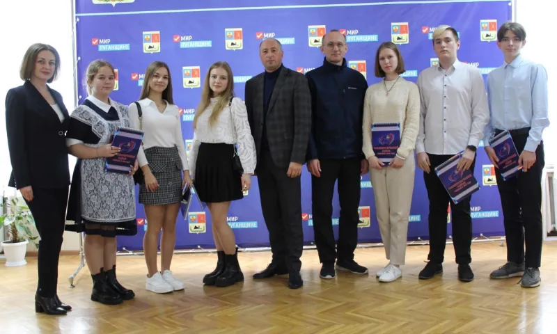 Представители власти Алтайского края пообщались с детьми-участниками форума «Алтай. Таланты региона» из Славяносербского района