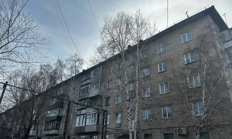 Уголовное дело возбудили после падения снежной глыбы на пенсионерку в Камне-на-Оби