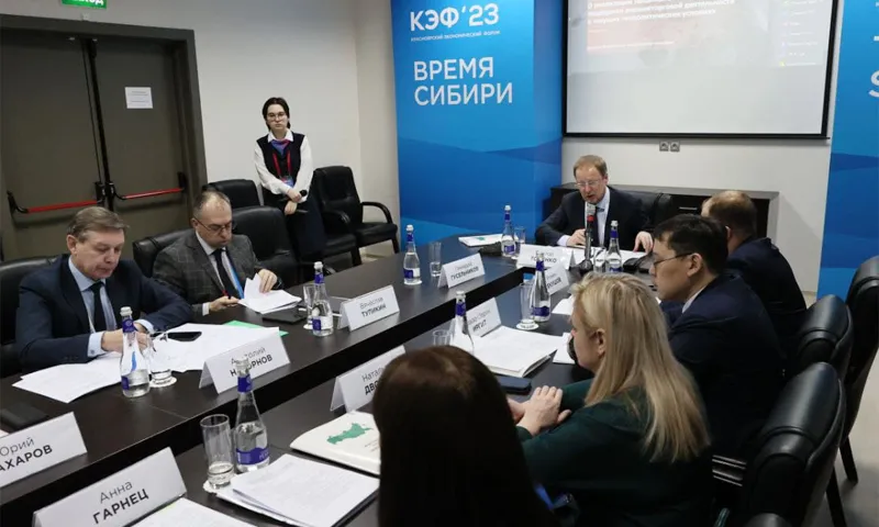 Заседание координационного совета Межрегиональной ассоциации экономического взаимодействия субъектов РФ под руководством Виктора Томенко проходит в Красноярске