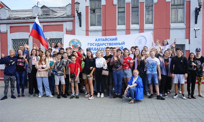 Детям из Донбасса провели экскурсию по Барнаулу