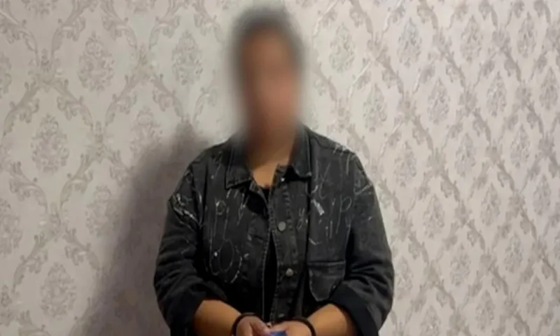 Женщину с оптовой партией наркотика, в 5 тысяч раз более сильного чем героин, задержали в Барнауле