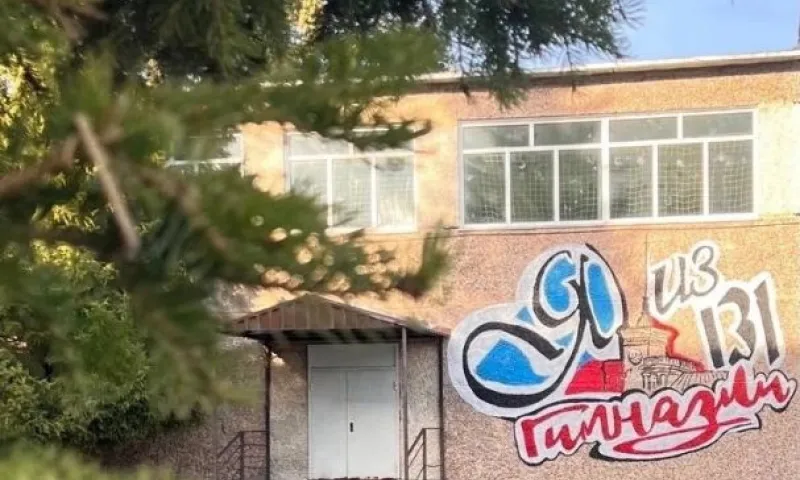 В одной из школ Барнаула открыли граффити
