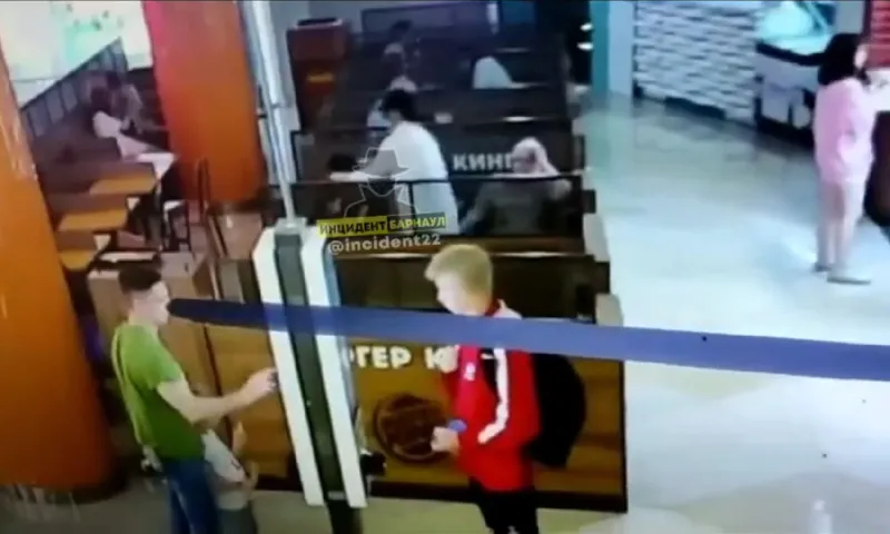 Женщина украла панамку у ребёнка в барнаульском торговом центре