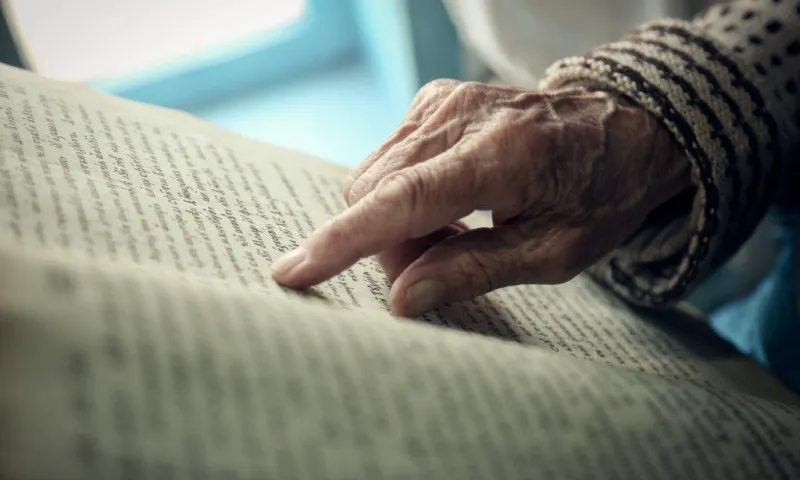 102-летняя жещнина работает инструктором по плаванию и не собирается выходить на пенсию 