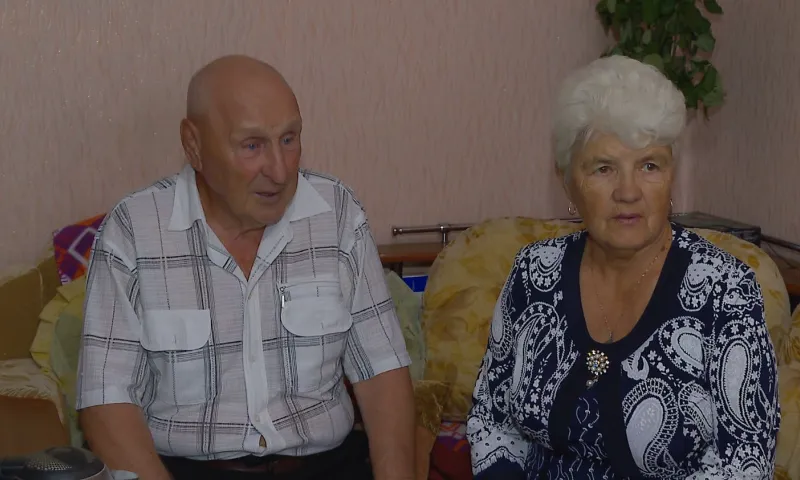 Встретились в автобусе и с тех пор не расстаются: супруги из Барнаула отметили изумрудную свадьбу