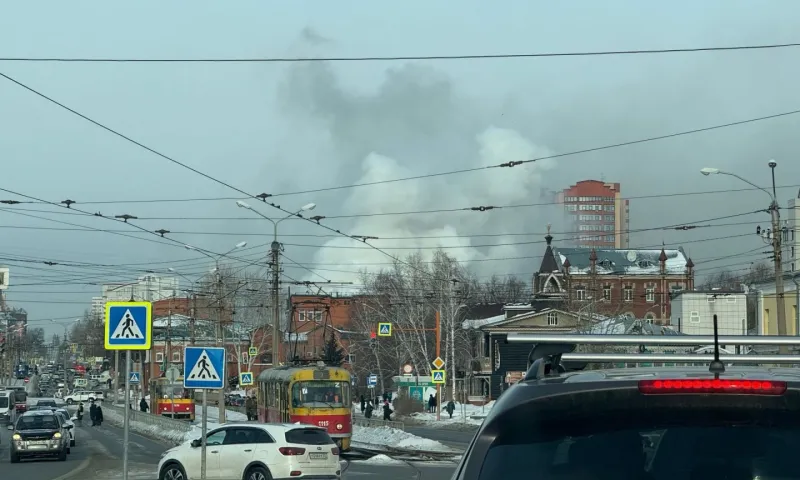 Пожар на улице Никитина в Барнауле локализован