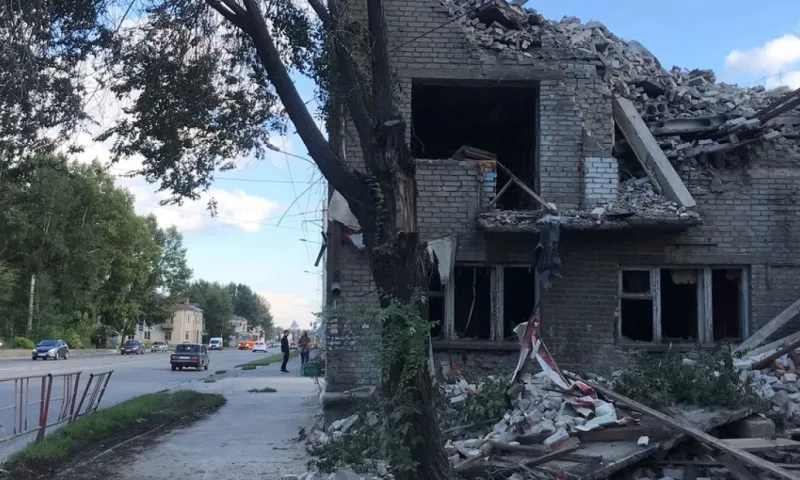 Барнаульский многоквартирный дом снесли в режиме ЧС