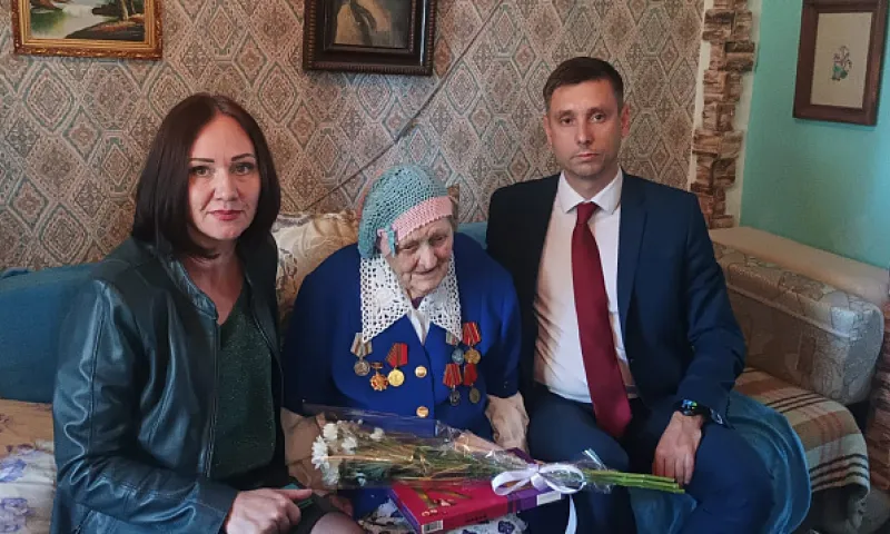 100 лет исполнилось жительнице Барнаула, более 40 лет проработавшей учительницей