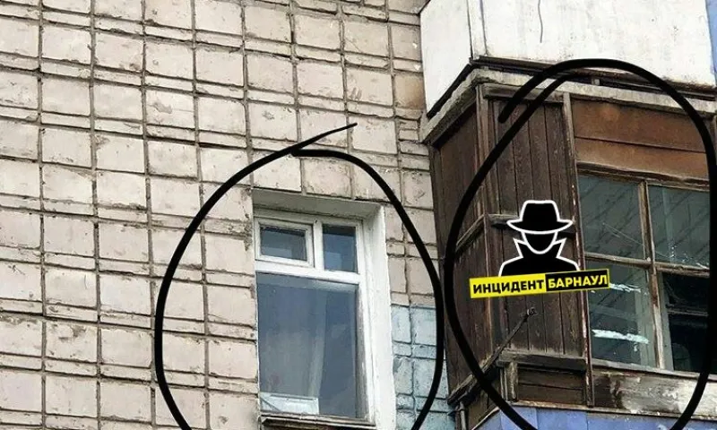 Соцсети: неизвестные облили девушку с грудным ребёнком холодной водой в Барнауле