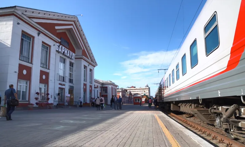 Алтайским дачникам напомнили о возможности приобрести билеты на пригородные поезда через чат-бот