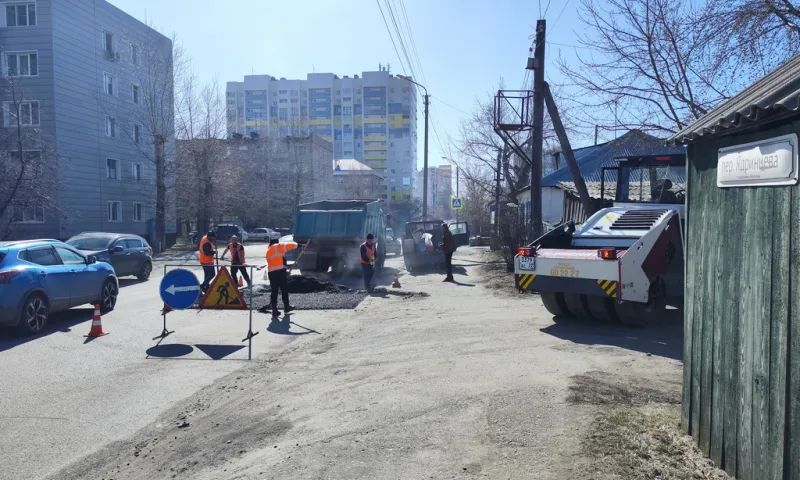 Подрядчики водоканала начали асфальтировать участки, на которых проходил ремонт в Барнауле