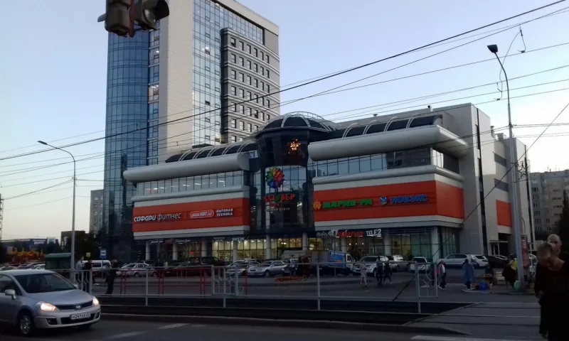 Спасатели приехали в барнаульский ТЦ по ложному вызову